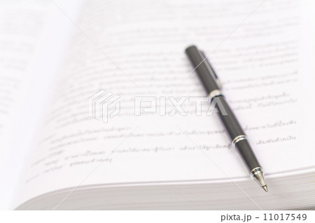 Close-up of open book and pen 11017549