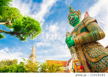 thai giant in the temple thai giant in the temple 11018181