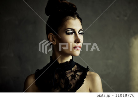 Beautiful young brunette female with fashion make-up Beautiful young brunette female with fashion make-up 11019776