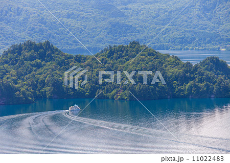 初夏の十和田湖 11022483