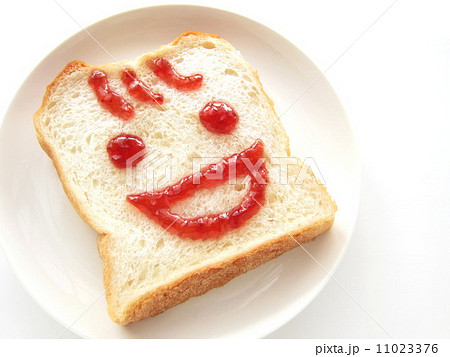 元気な笑顔の食パン 11023376