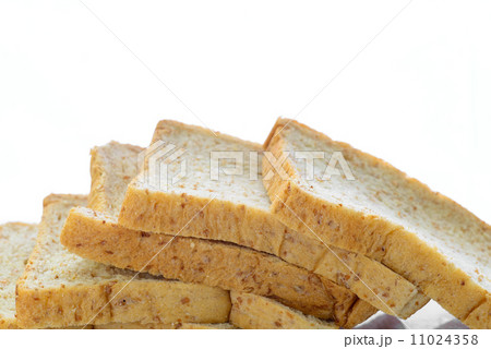 fresh bread slices isolated on white background fresh bread slices isolated on white background 11024358