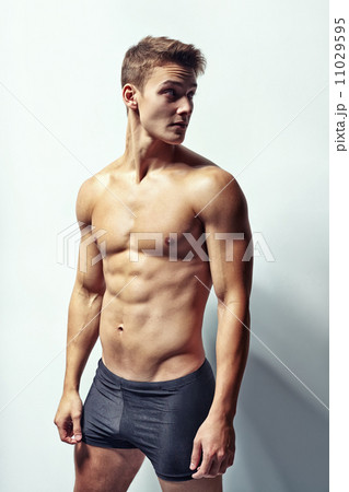 Young muscular man 11029595