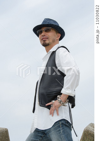 男性ポートレート 11030822