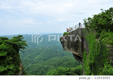 千葉県　鋸山の日本寺　地獄のぞき 11033005