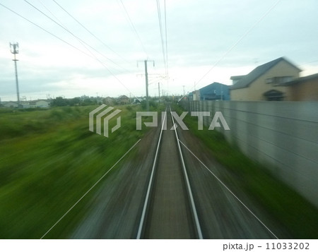 草原と線路 11033202