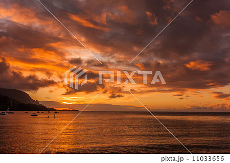 ハナレイ湾の夕日 11033656