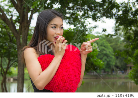 young woman eating an apple young woman eating an apple 11034196