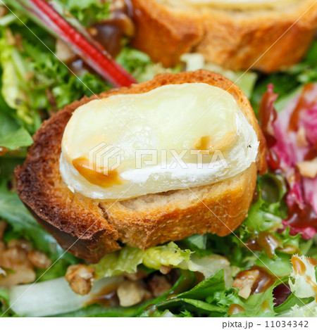 crouton with goat cheese on fresh lettuche 11034342