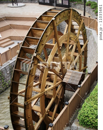 信州上田のシンボルは水車 11035661