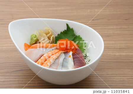 ミニ海鮮丼 ミニ海鮮丼 11035841