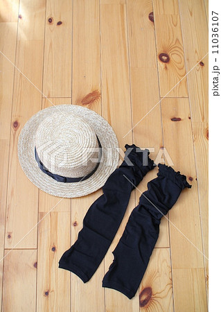 カンカン帽とアームカバーで日焼け対策　紫外線対策 11036107