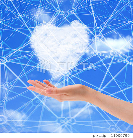 きれいな手の上のクラウド 11036796
