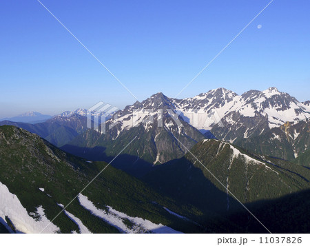 穂高連峰と乗鞍岳、御嶽山 11037826