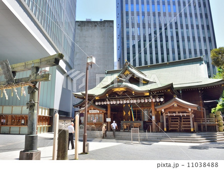 虎ノ門金刀比羅宮の本殿と銅鳥居 11038488