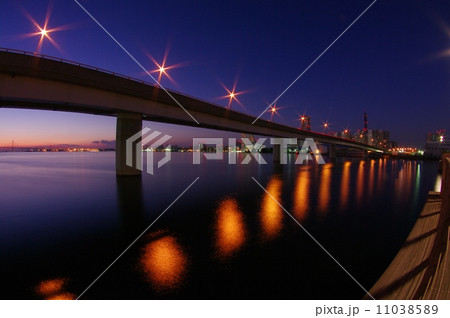 夜明け前-みなとみらいを臨む 11038589