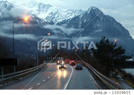 自然に囲まれたリヒテンシュタイン公国 11039655