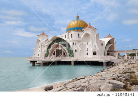 Mosque Selat Melaka 11040341
