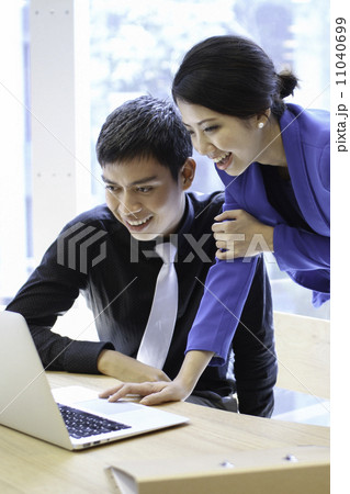 Asian working professionals indoor 11040699