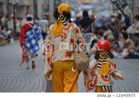 土佐の夏 よさこい祭りは楽しい 踊りの前 よさこい2013、60周年 本祭1日目 帯屋町アーケード 土佐の夏 よさこい祭りは楽しい 踊りの前 よさこい2013、60周年 本祭1日目 帯屋町アーケード 11040975