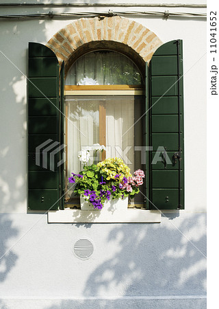 Venetian windows with flowers 11041652