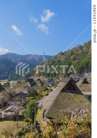 京都府美山のかやぶきの里北村 11042869