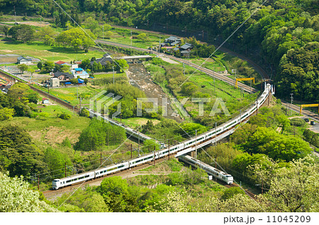 交わるサンダーバード 11045209