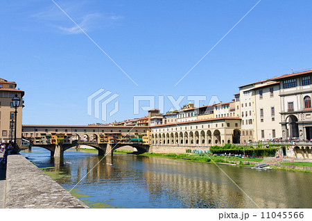 イタリア フィレンツェ歴史地区 ヴェッキオ橋とアルノ川 イタリア フィレンツェ歴史地区 ヴェッキオ橋とアルノ川 11045566