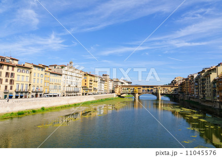 イタリア フィレンツェ歴史地区 ヴェッキオ橋とアルノ川 イタリア フィレンツェ歴史地区 ヴェッキオ橋とアルノ川 11045576