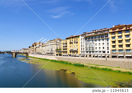 イタリア フィレンツェ歴史地区 旧市街とアルノ川 イタリア フィレンツェ歴史地区 旧市街とアルノ川 11045615