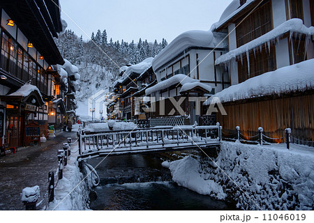 冬の銀山温泉 冬の銀山温泉 11046019