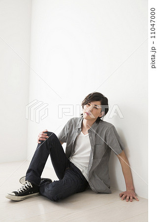 若い男性 11047000