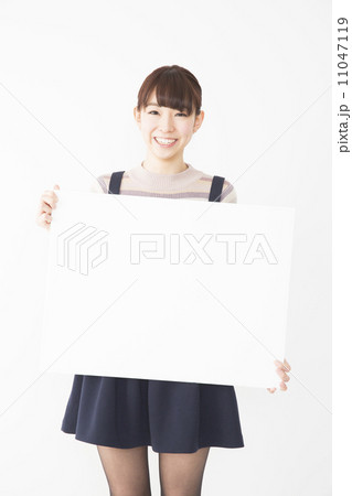 若い女性 11047119