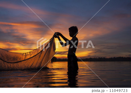 Fisherman  in action when fishing 11049723