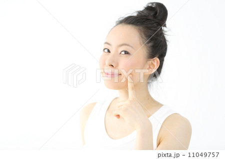 スキンケア・若い女性 11049757