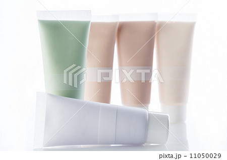 Lots of cosmetic tubes 11050029