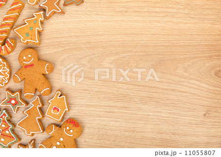 Homemade various christmas gingerbread cookies 11055807