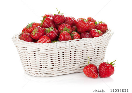 Basket of ripe strawberries 11055831