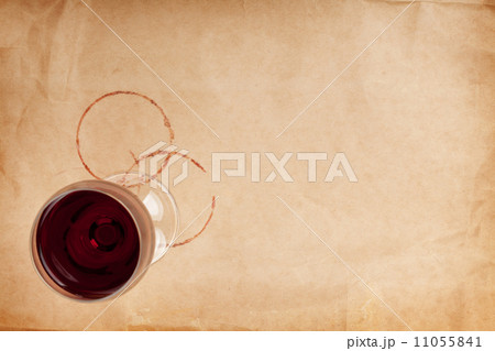 Red wine glass and stains Red wine glass and stains 11055841