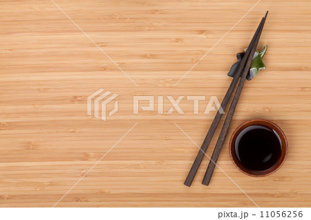 Sushi chopsticks and soy sauce bowl 11056256