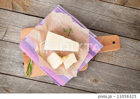Parmesan cheese 11056325