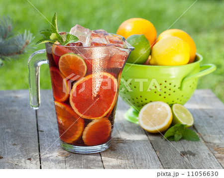 Refreshing fruit sangria (punch) 11056630