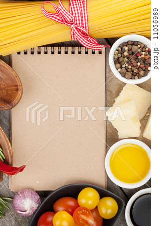Herbs, spices and seasoning Herbs, spices and seasoning 11056989