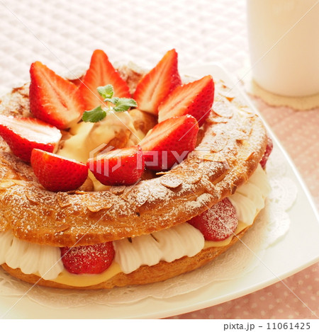 いちごのパリブレスト 11061425