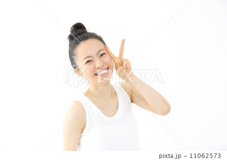 スキンケア・若い女性 11062573