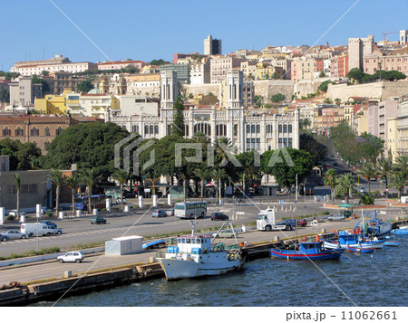 View of Via Roma and the municipality of the city of Cagliari in 11062661