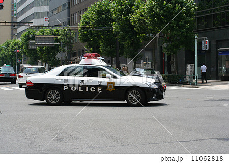 パトカー走行シーン 11062818
