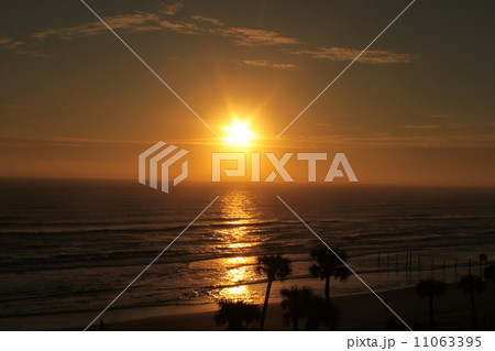 海辺の朝日 海辺の朝日 11063395
