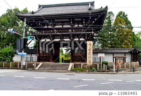 京都広隆寺の総門風景 11063491