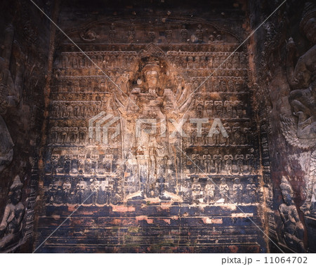 プラサット・クラヴァンの8本の腕をもつヴィシュヌ神像 11064702